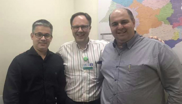 Representantes da UniFAI se reuniram com o médico, professor da Faculdade de Medicina de Ribeirão Preto da USP e coordenador da Unidade de Emergência, Antônio Pazin Filho (Foto: Assessoria de Imprensa).
