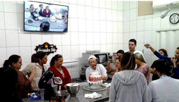 Aulas acontecem no Centro Culinário Alessandra Oda, que fica na Alameda Armindo Silva, 287, Vila Cicma (próximo à antiga Cerejeira), em Adamantina (Foto: Divulgação).