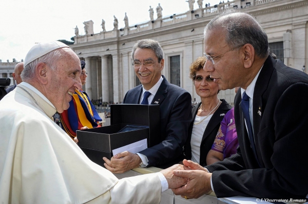 Rotarianos participam de Audiência Jubilar com Papa Francisco, no Vaticano.