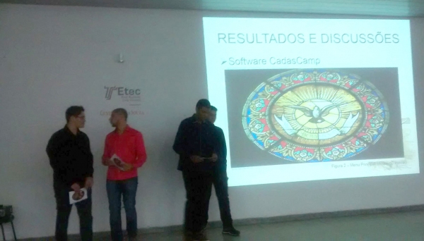 Alunos da ETEC Eudécio Luiz Vicente produzem trabalhos na área de tecnologia e atendem instituições da cidade (Foto: Cedida).