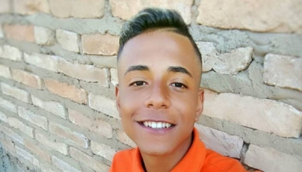 Adolescente Joeder Costa foi morto em outubro do ano passado e acusados são absolvidos pela Justiça pelo argumento da legítima defesa (Foto: Facebook).