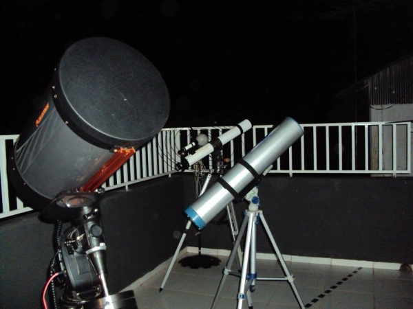 Equipamentos da ASAUM, que serão utilizados para a observação do eclipse na noite deste domingo (Foto: Facebook/ASAUM)