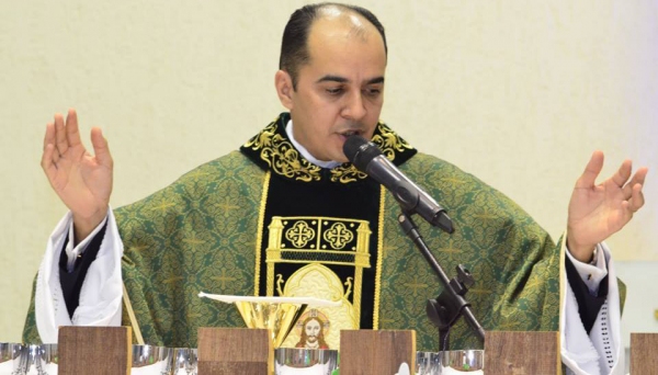 Padre Marcelo Antonio Santos foi ordenado em 2007, e completa sua primeira década como sacerdote católico (Fotos: Facebook).
