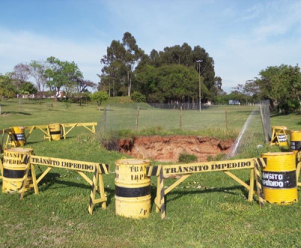 Surgimento de crateras levou a prefeitura a interditar áreas do Parque, e a buscar recursos para recuperação, que demanda investimento estimado em R$ 6 milhões (Foto: Arquivo).