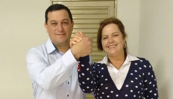 Vice-prefeito eleito Carlos Alberto Stuani (PSD) e a prefeitura eleita Celeide Aparecida Floriano (PSD) tiveram os registros da candidatura cassados pela Justiça Eleitoral (Foto: Facebook).