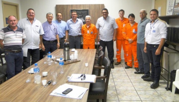 Reunião foi realizada no gabinete do prefeito de Presidente Venceslau com a presença dos prefeitos de Ribeirão dos Índios, Santo Anastácio, Piquerobi e Teodoro Sampaio, e da empresa Wellfield Serviços Geofísico do Brasil Ltda (Fotos: Assessoria de Imprensa/PM de Presidente Venceslau).