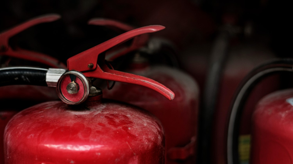Uso do extintor de incendio vai ser tema de palestra com o Corpo de Bombeiros de Adamantina (Imagem ilustrativa/Freepik).