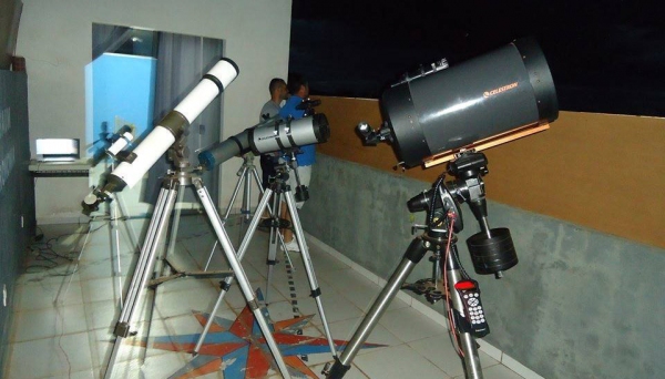 A observação com os telescópios é aberta à comunidade, que pode se dirigir à sede da ASAUM, localizada no centro cultural da de Mariápolis (Foto: Cedida/Asaum).
