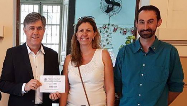 Prefeito Márcio Cardim divide o êxito no projeto com sua equipe. A próxima etapa consiste na aprovação por parte da Secretaria de Justiça e Defesa da Cidadania, seguida da assinatura do convênio e posterior liberação de recursos (Foto: Da Assessoria).