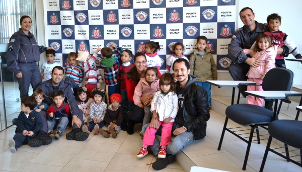 Atividade aumenta os laços de amizade e confiança entre PM e a comunidade local (Foto: Cedida).