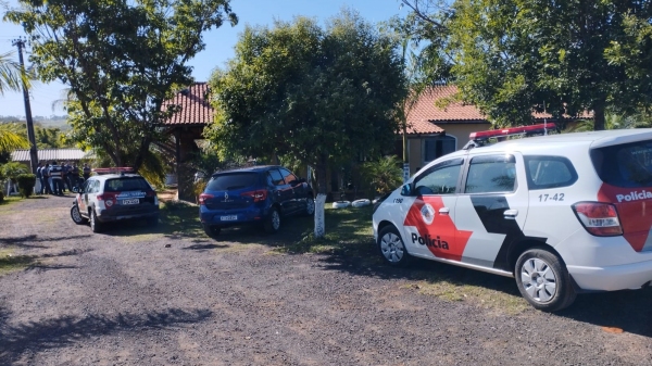Equipes no local para apuração das denúncias, o que levou à interdição do espaço (Divulgação/PC).