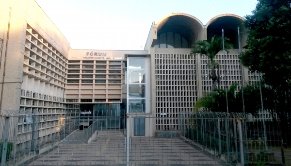 Tese do Ministério Público descarta entendimento inicial pela prática de infanticídio. Caso agora tramita na 1ª Vara da Comarca de Adamantina (Foto: Acácio Rocha).