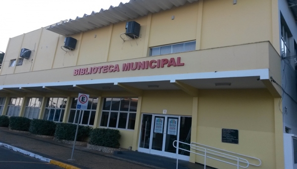 Atividade traz contadores ou grupos de contadores de histórias para a Biblioteca Municipal (Foto: Acácio Rocha).