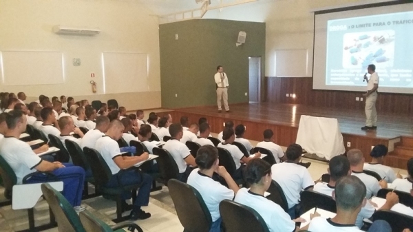 Polícia Civil realiza palestra a alunos da Escola de Soldados da Polícia Militar em Junqueirópolis