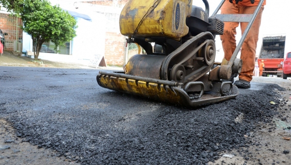 Objetivo do curso é fornecer os conhecimentos necessários para que os funcionários apliquem corretamente as técnicas no processo de reaterro de valas e reposição de asfalto (Foto: Zaqueu Proença).
