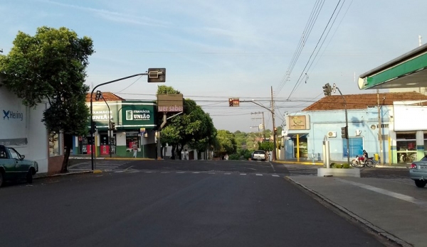 Cruzamento da Joaquim Nabuco com a Rio Branco já recebeu quarto equipamento de semáforo, para atender o novo sentido da via, que volta a ter mão dupla (Foto: Acácio Rocha).