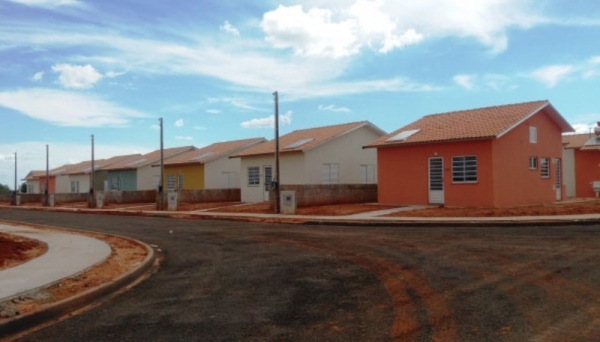 Conjunto possui 301 casas, e parte delas será entregue oficialmente aos novos moradores, em Lucélia (Foto: Assessoria de Imprensa).