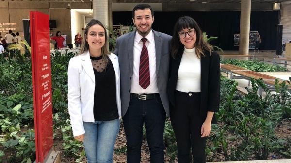 As estudantes Isabela Mendes Berni e Amanda Yamaguchi da Silva representam a instituição de ensino na competição internacional na área de direito (Divulgação).