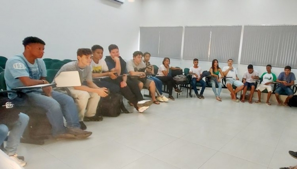 Mais de 20 adolescentes e jovens participam do programa (Da Assessoria).