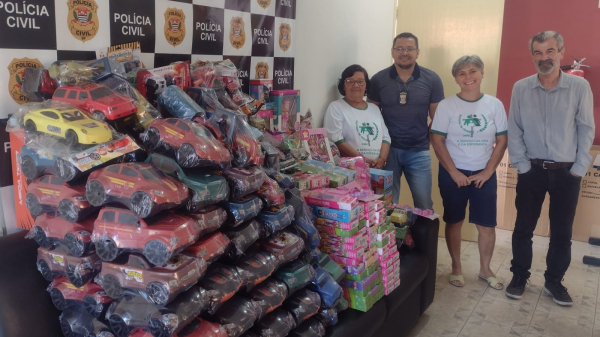 Campanha realizada pela Pol?cia Civil em Pacaembu, com repasse dos brinquedos ? Pastoral da Crian?a da cidade (Divulga??o/PC).