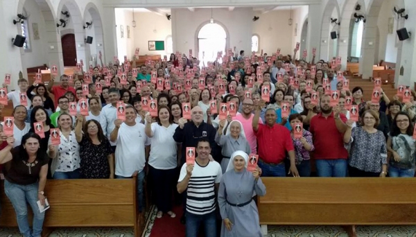 Encontro de abertura das Missões Redentoristas reuniu lideranças, membros de pastorais e movimentos, e a comunidade em geral, para orientações sobre a ação missionaria na cidade (Foto: Reprodução/No Click com o Senhor).