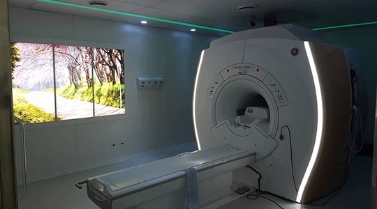 Serão 217 exames de ressonância magnética (acima) e 2.100 exames de ultrassonografia (Ilustração).