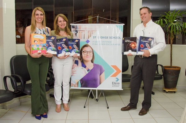 Ana Lúcia Bonilha Tiveron, Beth Bonilha e Evandro Coelho apresentam a St. George School e a Plataforma Eleva a Adamantina (Foto: Fernando Sato/Coruja Comunicação).