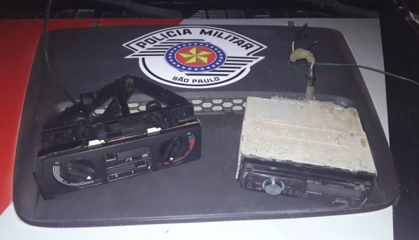 Material furtado de carro é recuperado pela PolÃcia Militar (Foto: Cedida/PM).