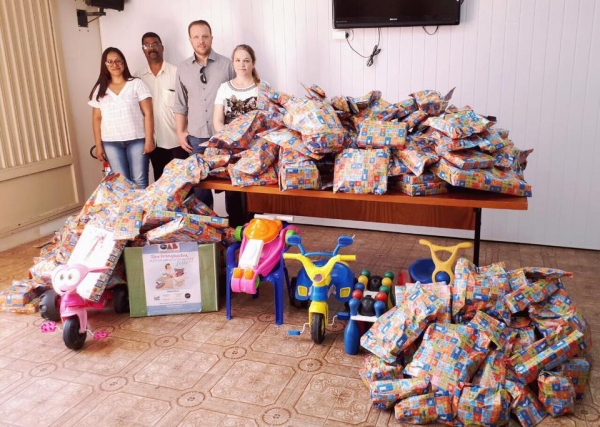 Iniciativa da OAB de Adamantina, com a participação de colaboradores, permite arrecadação de brinquedos, já entregues à Associação de Moradores do Jardim Brasil (Foto: Da Assessoria).