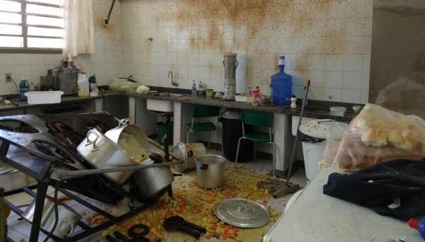 Explosão de panela de pressão em cozinha de uma escola estadual deixou merendeiras feridas (Fotos: Acervo Pessoal/Reprodução G1).