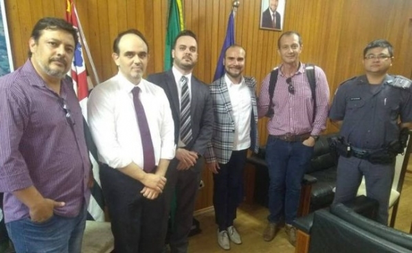 Primeira reunião para definição dos detalhes e implantação do projeto aconteceu na última quarta-feira, 22, no Paço Municipal de Lucélia (Foto: Assessoria de Imprensa).