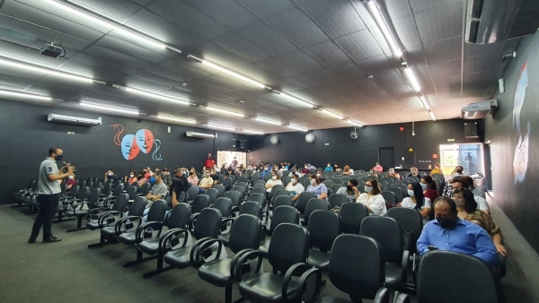 Capacitação realizada no anfiteatro da Biblioteca Municipal (Da Assessoria).