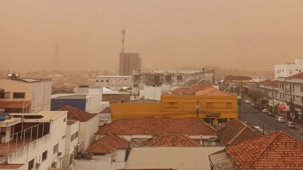 Temporal foi na tarde de sexta-feira (1) em Adamantina (Foto: Ilca Bueno/Facebook).