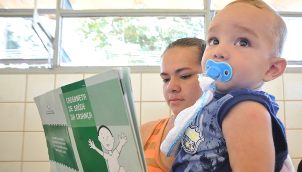 Crianças estão no grupo de risco e são alvo da vacinação contra a gripe (Foto: Elza Fiúza/ABr)