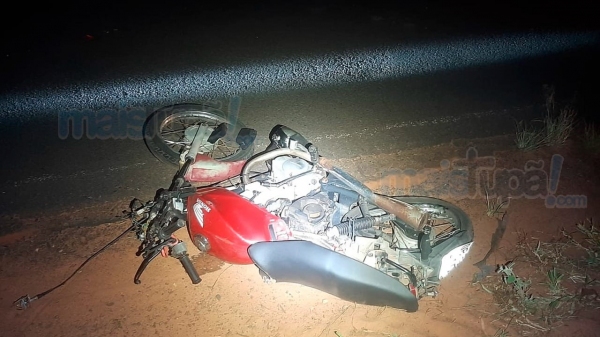 Posição final da moto, após o acidente fatal (Foto: Diego Pereira/Mais Tupã).