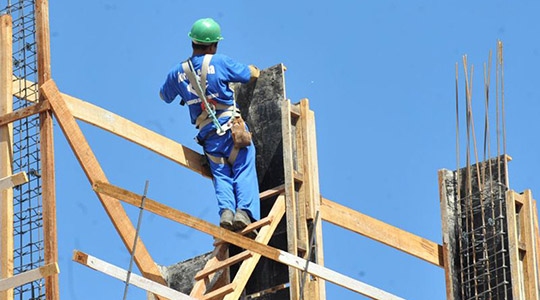 Ambiente da construção civil é um dos cenários de grande incidência de acidentes de trabalho (Foto: Elza Fiúza/Agência Brasil).