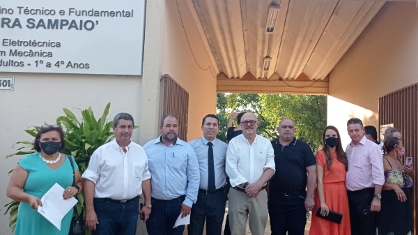 Ministro Milton Ribeiro, prefeito de Dracena André Lemos e comitiva visitam espaço de escola municipal que vai abrigar a Escola Cívico-Militar na cidade (Da Assessoria).