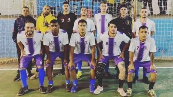 Uma das equipes que disputam a Copa MEC de Futsal de Mariápolis (Divulgação).