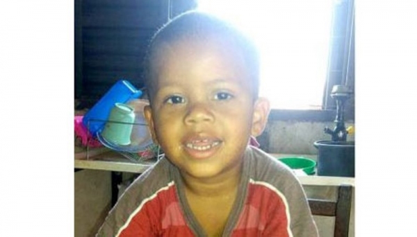 O menino morreu após ser agredido pelo padrasto, com um soco na barriga, causando ruptura do fígado (Foto: Reprodução).