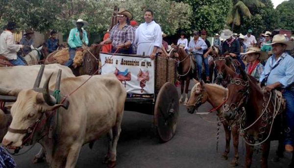 Frei Matheus Alves participou da cavalgada e agradeceu ação solidária realizada em Pracinha (Foto: Acervo Pessoal).