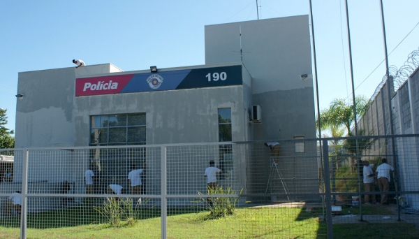 Sede da PM em Adamantina recebe melhorias, executadas por reeducandos do semiaberto de Pacaembu (Foto: Cedida/SAP).