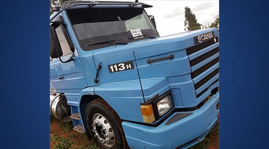 Cavalinho Scania foi levado por assaltantes. Veículo estava estacionado no pátio de um restaurante, na SP-294, em Iacri (Reprodução/Site Bastos Já).