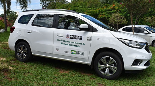Automóvel Chevrolet Spin zero quilômetro, entregue à Casa do Garoto (Foto: Da Assessoria).