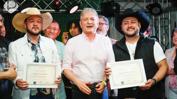 Campos Novos e Paulista e o Consul do Brasil em Hamamatsu (Foto: Portal Mie).