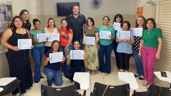 Participantes do curso de congelados saudáveis receberam certificados (Fanpage/PMA).