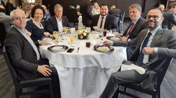 Prefeitos de Parapuã, Lucélia, Adamantina e Tupã com o governador Tarcísio e o senador Jorge Seif (Facebook).