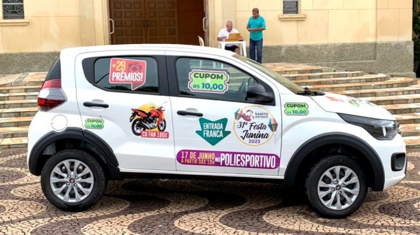 Automóvel Fiat Mobi, um dos prêmios da Festa do Padroeiro (Foto: No Click com o Senhor).