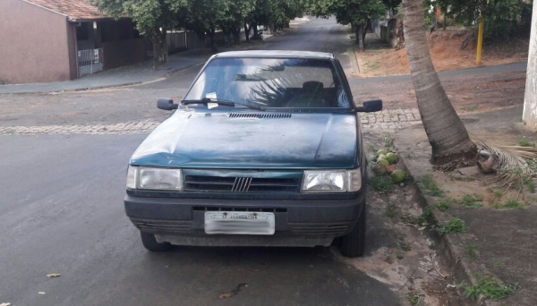 Fiat Uno furtado na madrugada desta segunda-feira, recuperado pela PM, que esclareceu o crime e prendeu autor (Foto: Cedida/PM).