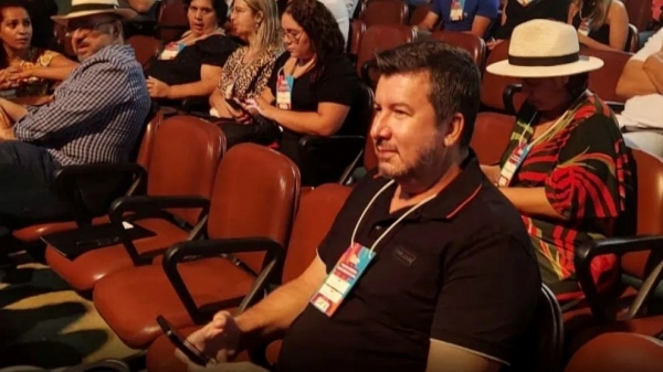 Secretário de Cultura e Turismo de Adamantina, Sérgio Vanderlei, no encontro em Limeira (Reprodução).