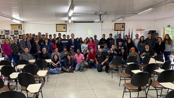 Palestra na Etec Engenheiro Herval Bellusci (Divulgação).